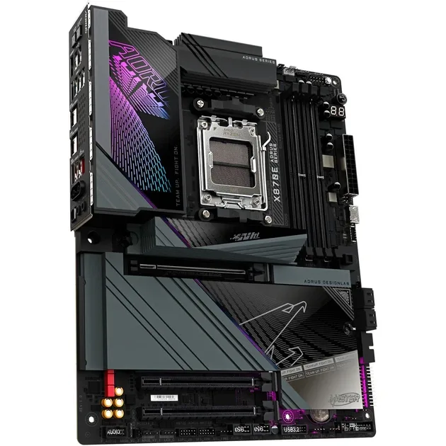 Gigabyte AORUS X870E Master, vedere laterală