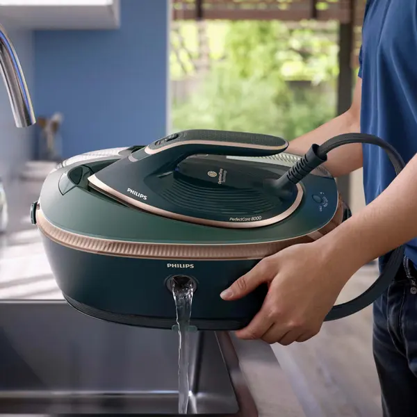 Stație de călcat cu abur Philips PSG8200/70, vedere posterioară