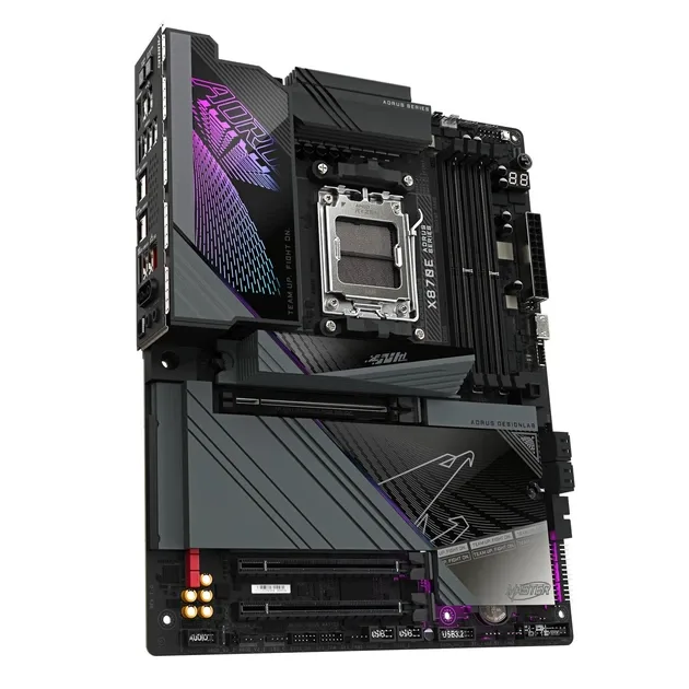 Gigabyte Placă de bază X870E AORUS MASTER sAM5 X870 4xDDR5 M.2, vedere alternativă