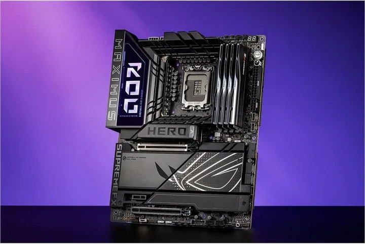 ASUS ROG MAXIMUS Z890 HERO, vedere laterală