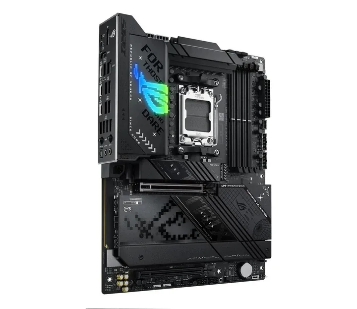 ASUS ROG STRIX X870-F GAMING WIFI, vedere laterală