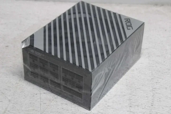Asus ROG Thor 1000P2 Platinum II Gaming 1000, 1000W, vedere alternativă