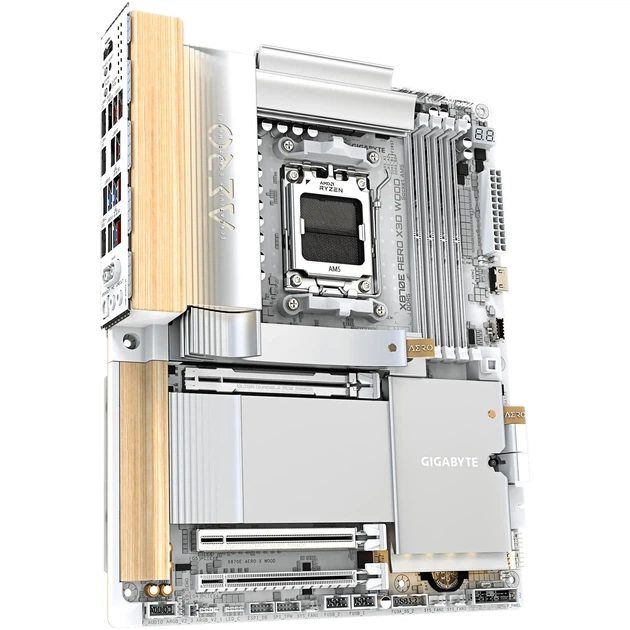 Gigabyte sAM5 AMD X870E 2xHDMI/2xUSB4 Typ eC 4xM.2 2x5GbE LAN, vedere laterală